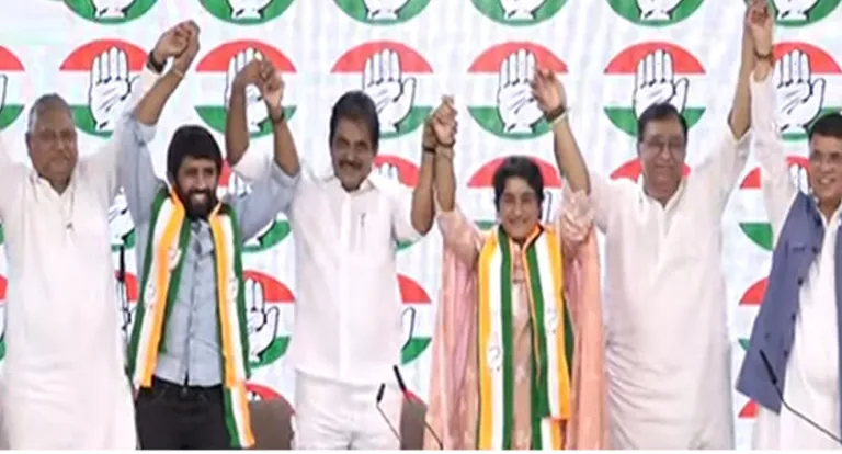 चुनाव से पहले विनेश फोगाट और बजरंग पूनिया हुए कांग्रेसी